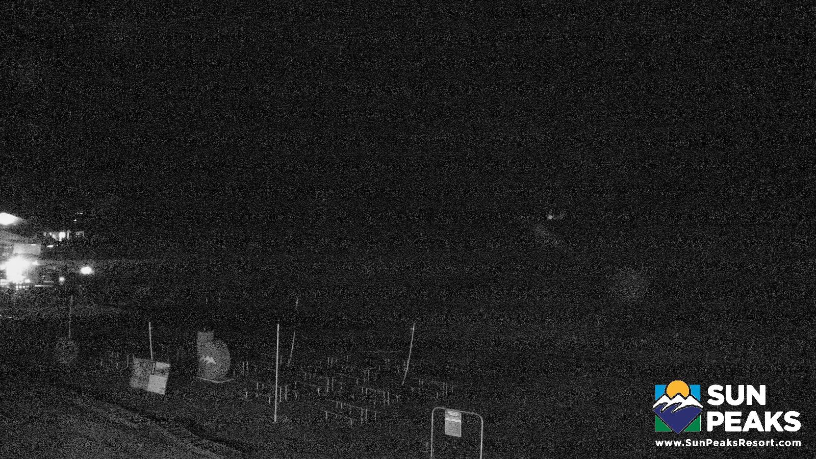 Webcam Sun Peaks: Village Day Lodge Slopeside