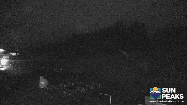 Webcam Sun Peaks: Village Day Lodge Slopeside