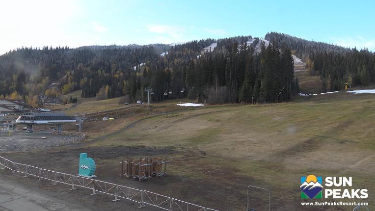 Webcam Sun Peaks: Village Day Lodge Slopeside