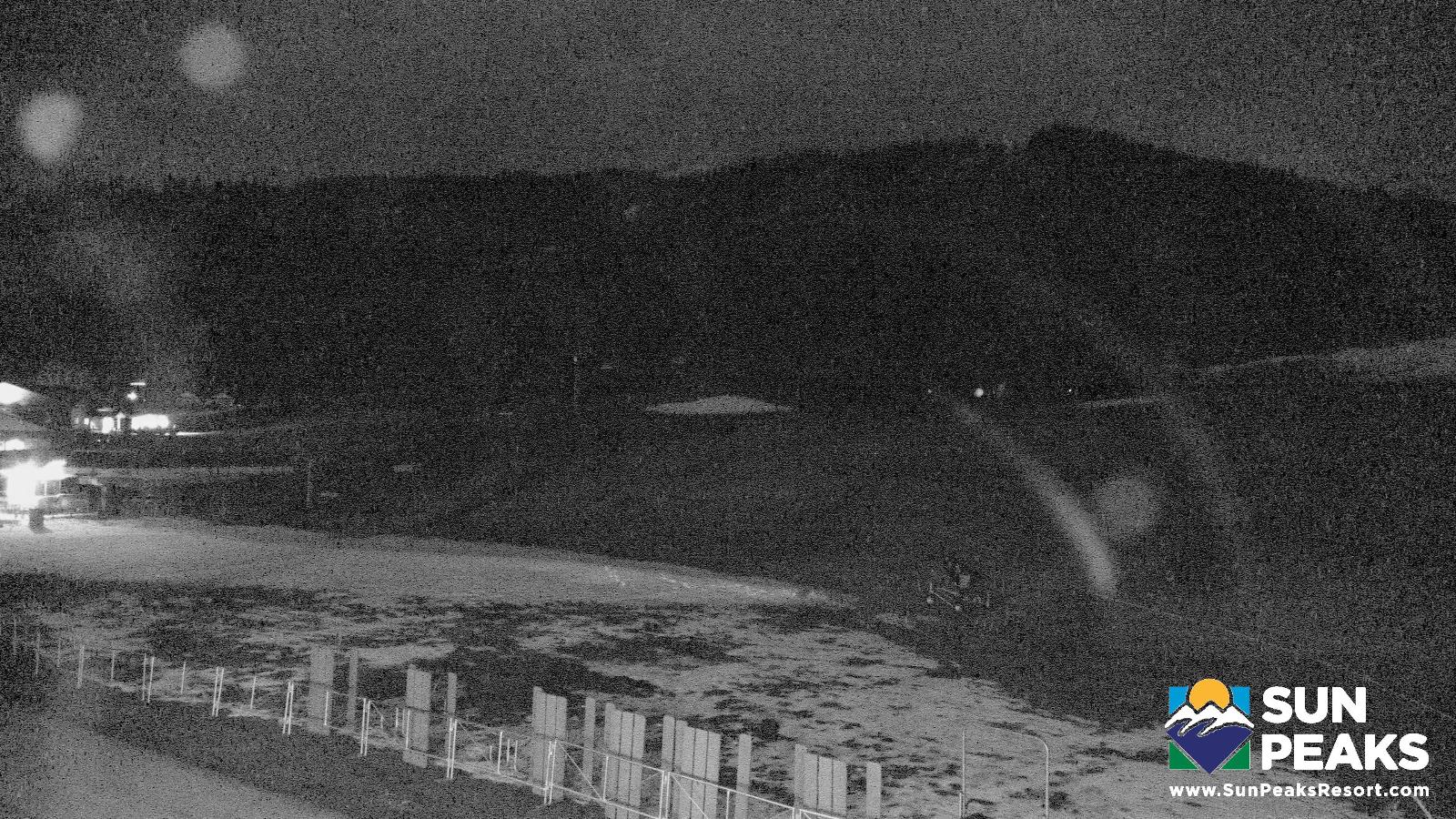 Webcam Sun Peaks: Village Day Lodge Slopeside