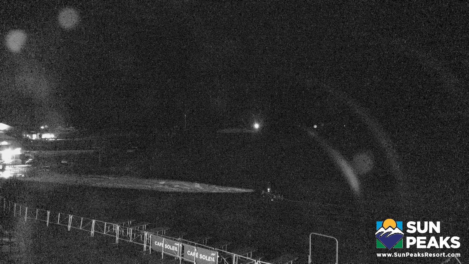 Webcam Sun Peaks: Village Day Lodge Slopeside