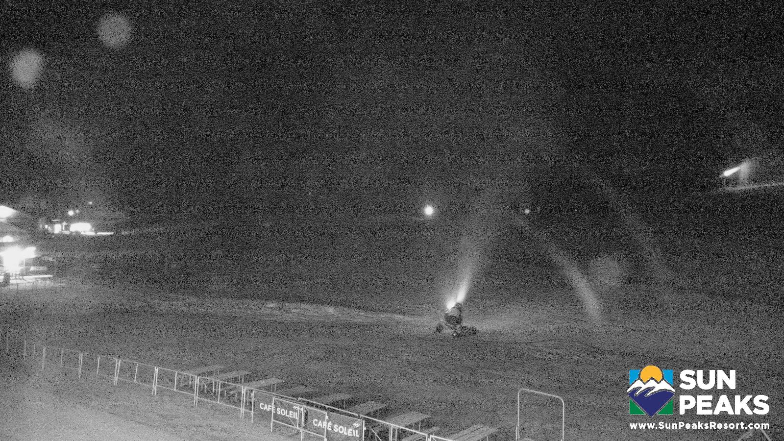 Webcam Sun Peaks: Village Day Lodge Slopeside