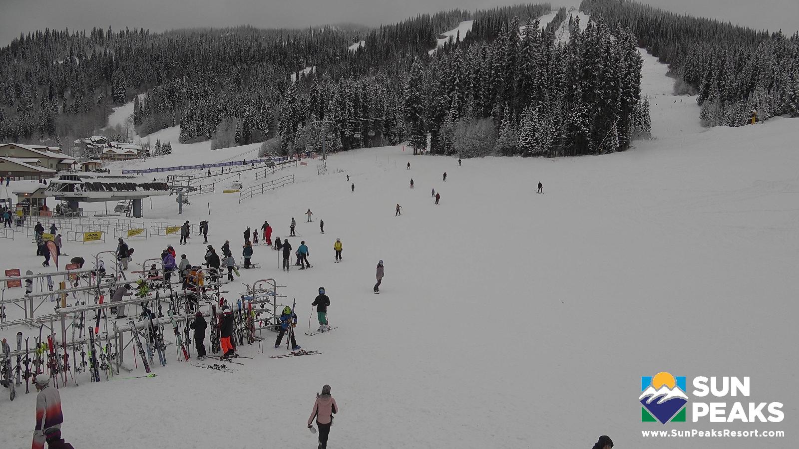 Webcam Sun Peaks: Village Day Lodge Slopeside