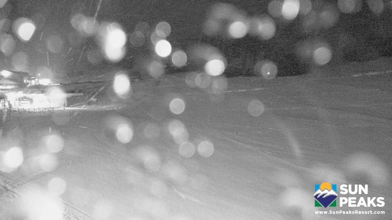 Webcam Sun Peaks: Village Day Lodge Slopeside