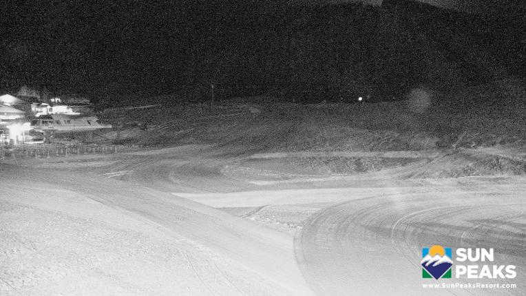 Webcam Sun Peaks: Village Day Lodge Slopeside