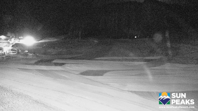 Webcam Sun Peaks: Village Day Lodge Slopeside