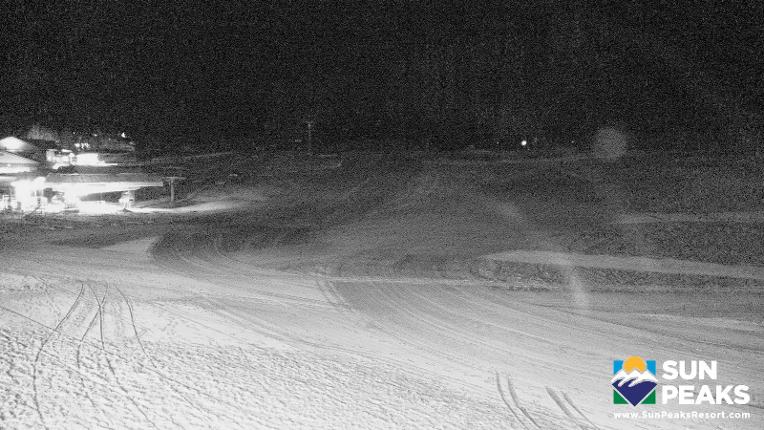 Webcam Sun Peaks: Village Day Lodge Slopeside