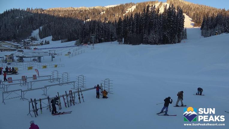 Webcam Sun Peaks: Village Day Lodge Slopeside