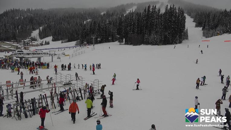 Webcam Sun Peaks: Village Day Lodge Slopeside