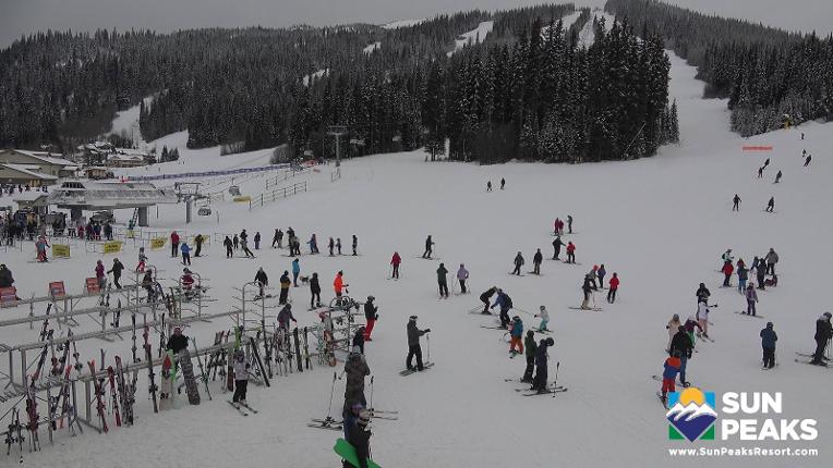 Webcam Sun Peaks: Village Day Lodge Slopeside