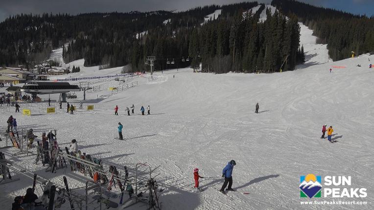 Webcam Sun Peaks: Village Day Lodge Slopeside