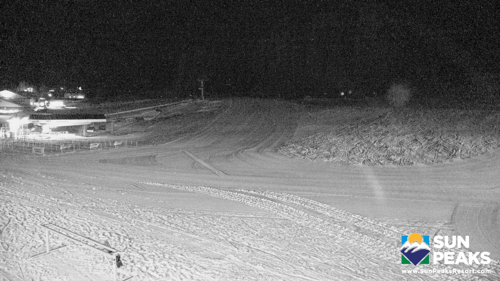 Webcam Sun Peaks: Village Day Lodge Slopeside