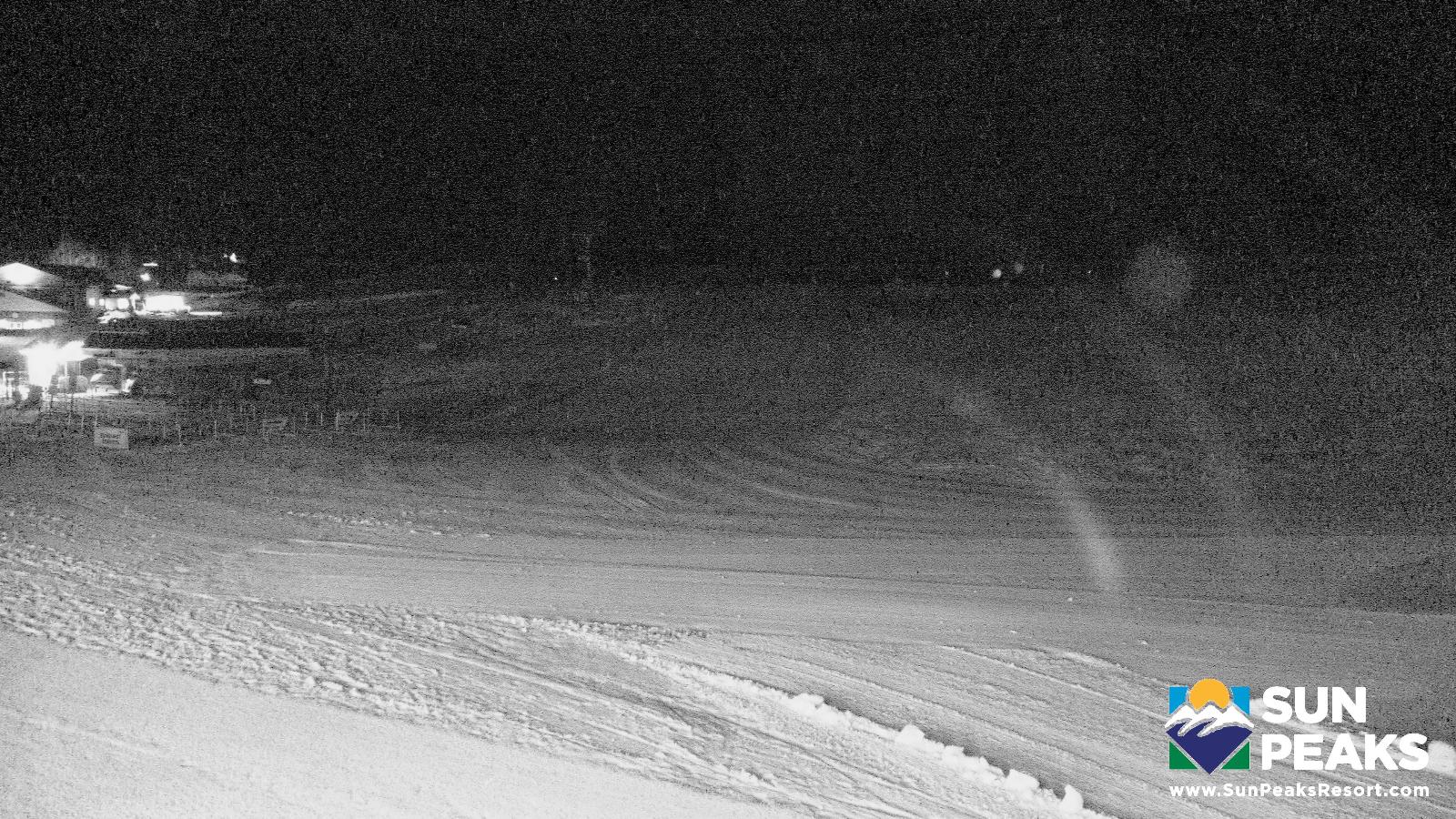 Webcam Sun Peaks: Village Day Lodge Slopeside