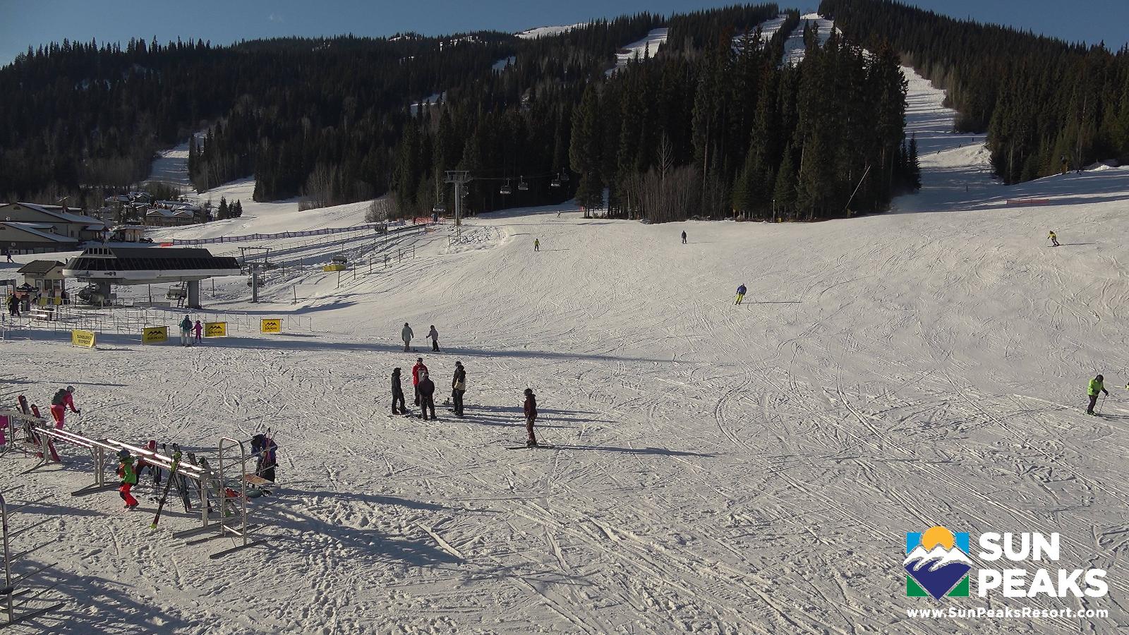 Webcam Sun Peaks: Village Day Lodge Slopeside