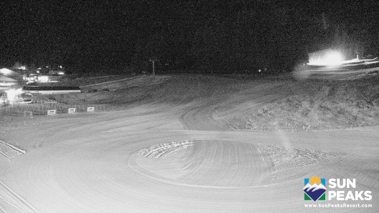 Webcam Sun Peaks: Village Day Lodge Slopeside