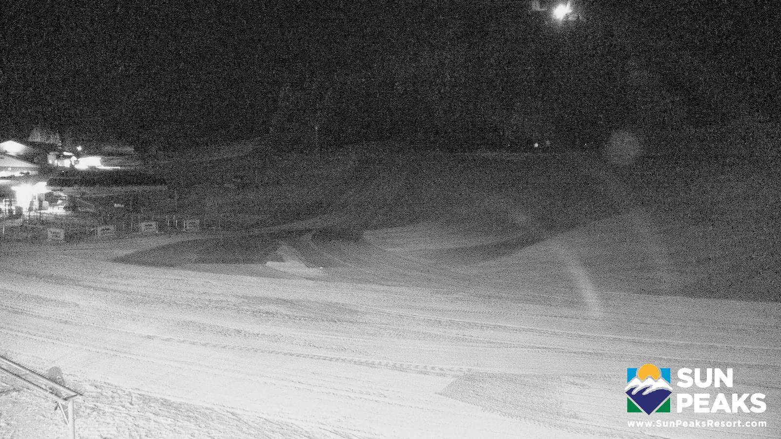 Webcam Sun Peaks: Village Day Lodge Slopeside