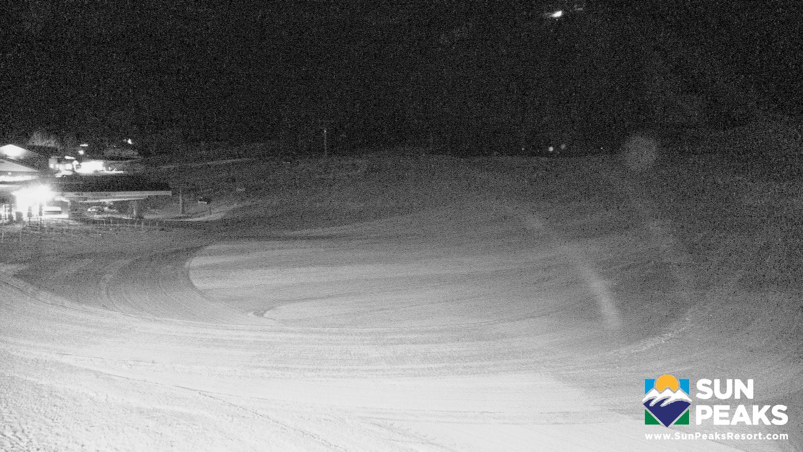 Webcam Sun Peaks: Village Day Lodge Slopeside
