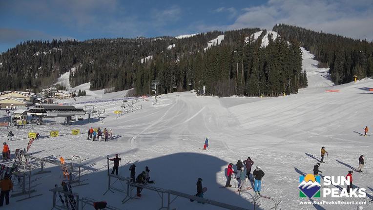 Webcam Sun Peaks: Village Day Lodge Slopeside