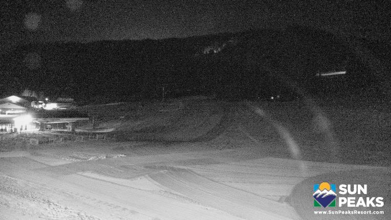 Webcam Sun Peaks: Village Day Lodge Slopeside