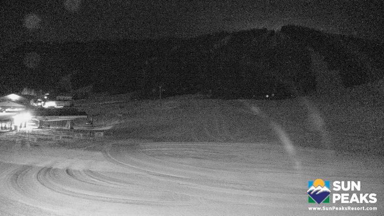 Webcam Sun Peaks: Village Day Lodge Slopeside