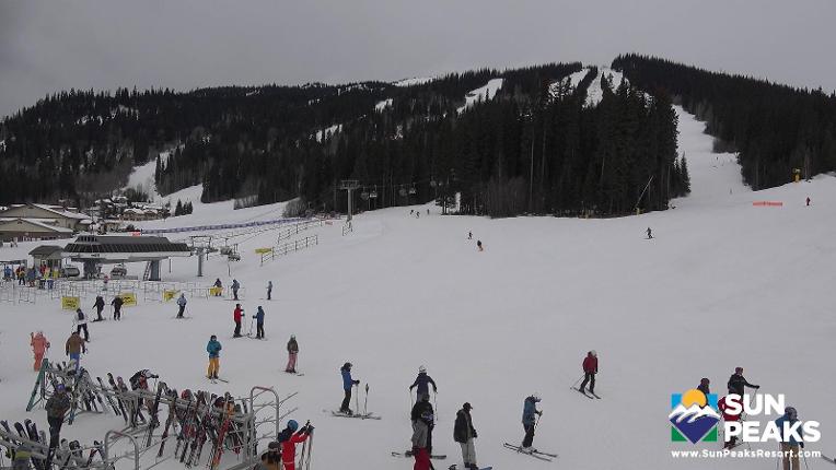 Webcam Sun Peaks: Village Day Lodge Slopeside