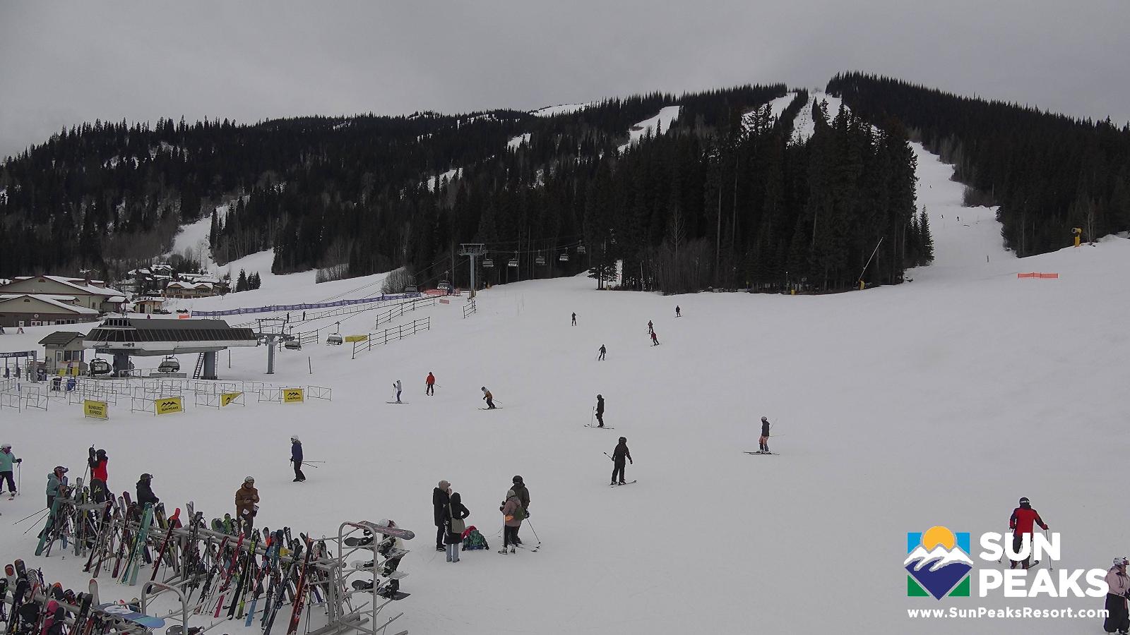 Webcam Sun Peaks: Village Day Lodge Slopeside