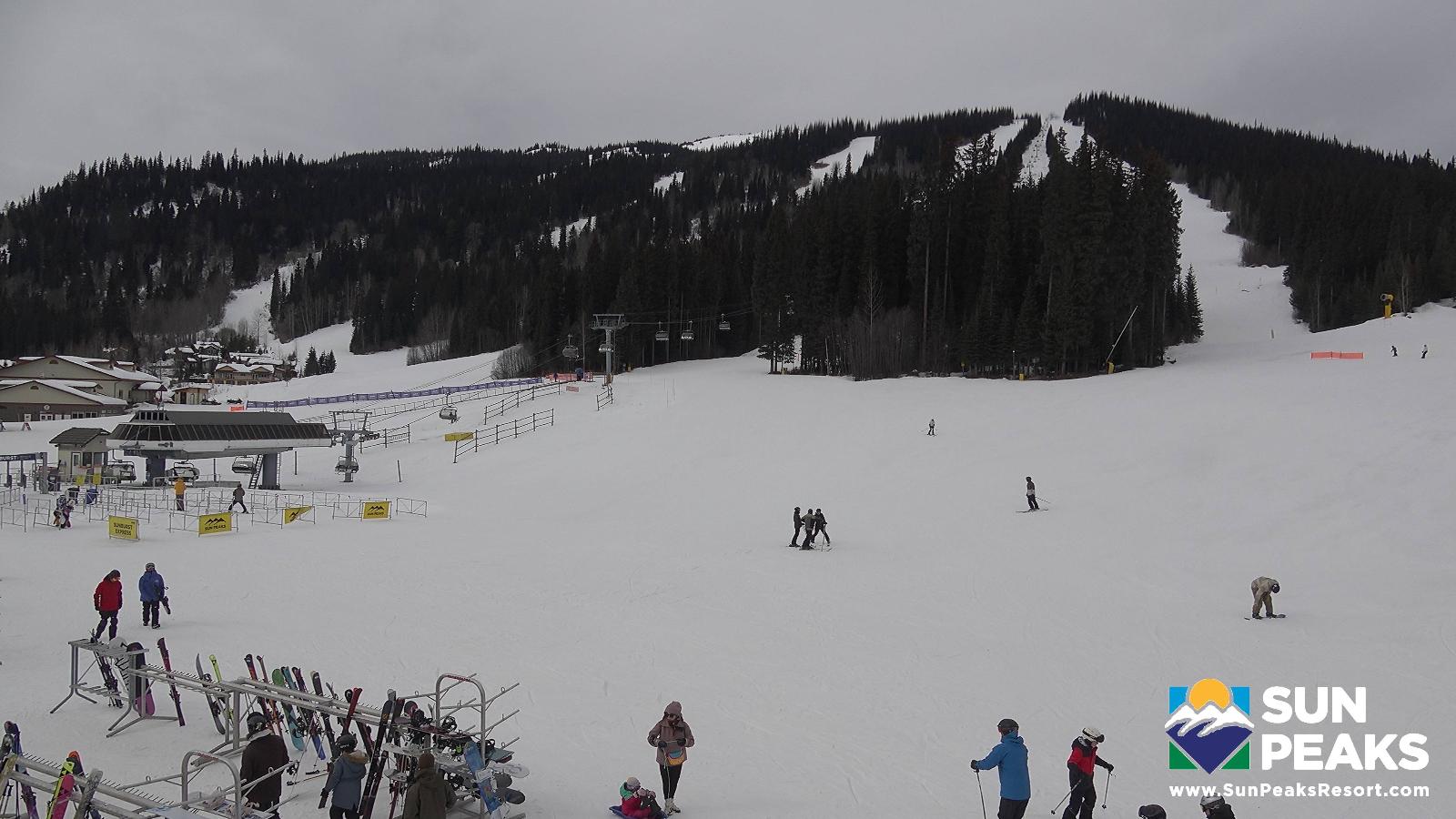 Webcam Sun Peaks: Village Day Lodge Slopeside