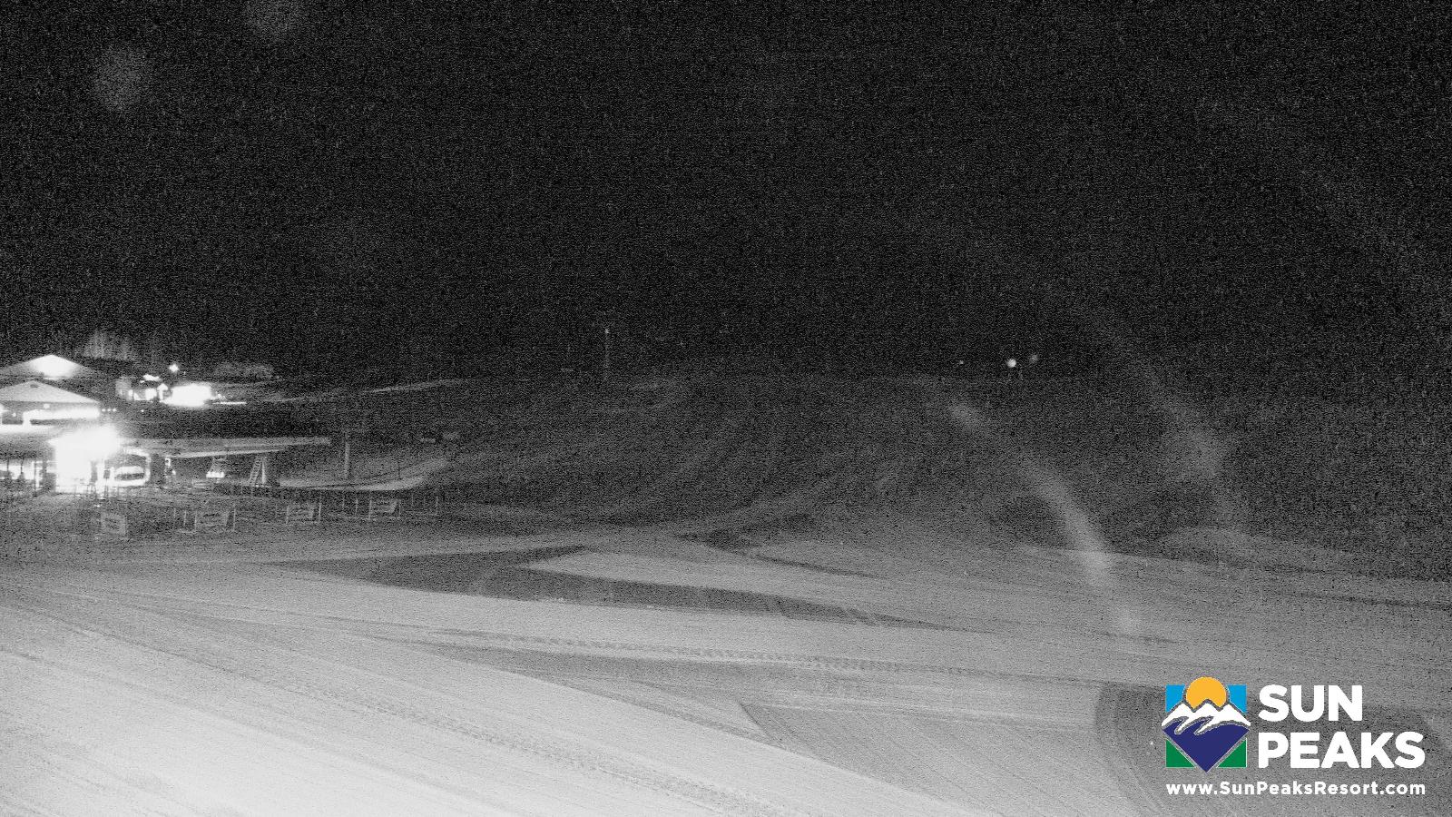 Webcam Sun Peaks: Village Day Lodge Slopeside