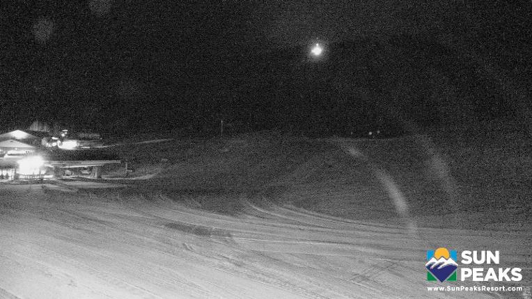 Webcam Sun Peaks: Village Day Lodge Slopeside