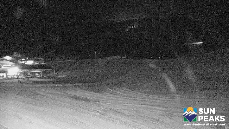 Webcam Sun Peaks: Village Day Lodge Slopeside