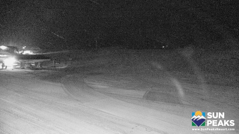 Webcam Sun Peaks: Village Day Lodge Slopeside