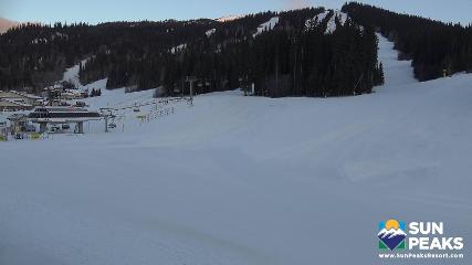 Sun Peaks: Village Day Lodge Slopeside (sunpeaksresort.com)