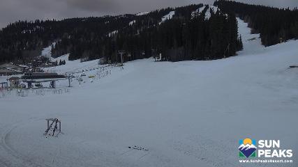 Sun Peaks: Village Day Lodge Slopeside (sunpeaksresort.com)