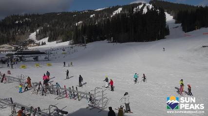 Sun Peaks: Village Day Lodge Slopeside (sunpeaksresort.com)