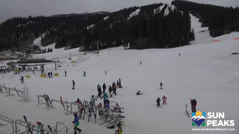 Webcam Sun Peaks: Village Day Lodge Slopeside