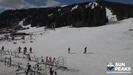 Sun Peaks: Village Day Lodge Slopeside (sunpeaksresort.com)