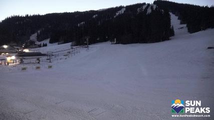 Sun Peaks: Village Day Lodge Slopeside (sunpeaksresort.com)