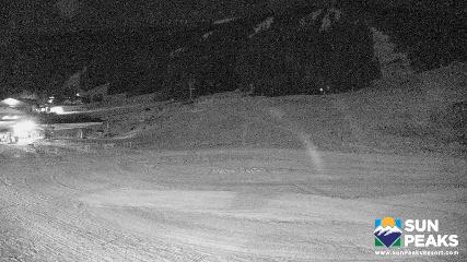 Sun Peaks: Village Day Lodge Slopeside (sunpeaksresort.com)