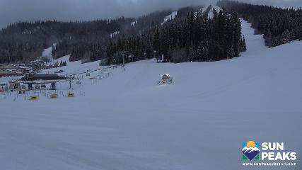 Sun Peaks: Village Day Lodge Slopeside (sunpeaksresort.com)