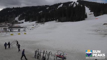 Sun Peaks: Village Day Lodge Slopeside (sunpeaksresort.com)