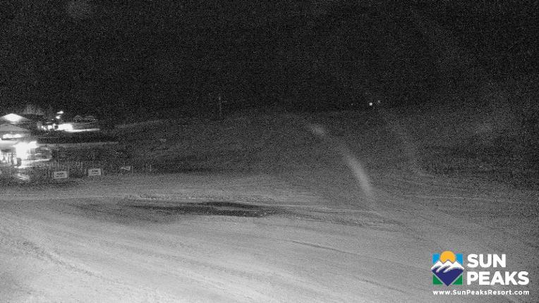 Webcam Sun Peaks: Village Day Lodge Slopeside