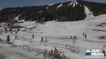 Sun Peaks: Village Day Lodge Slopeside (sunpeaksresort.com)