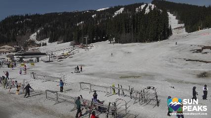 Sun Peaks: Village Day Lodge Slopeside (sunpeaksresort.com)