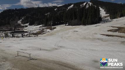 Sun Peaks: Village Day Lodge Slopeside (sunpeaksresort.com)