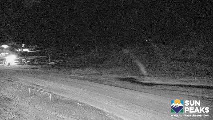 Sun Peaks: Village Day Lodge Slopeside (sunpeaksresort.com)