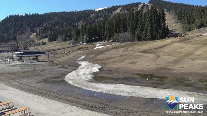Sun Peaks: Village Day Lodge Slopeside (sunpeaksresort.com)