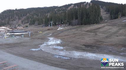 Sun Peaks: Village Day Lodge Slopeside (sunpeaksresort.com)