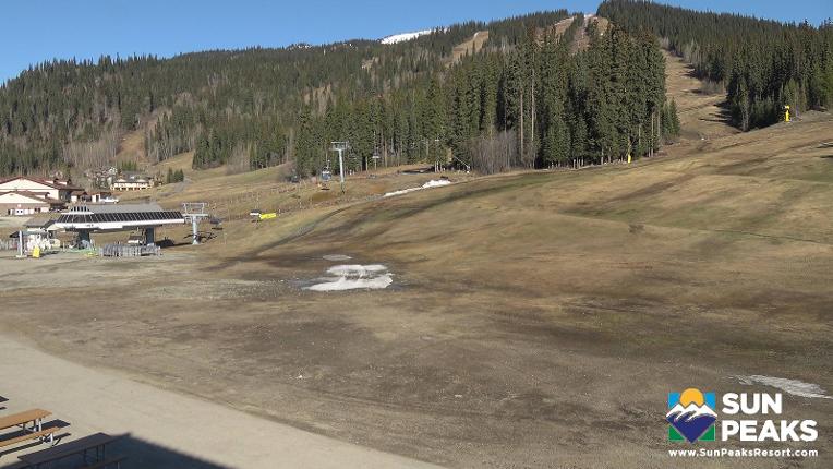 Webcam Sun Peaks: Village Day Lodge Slopeside