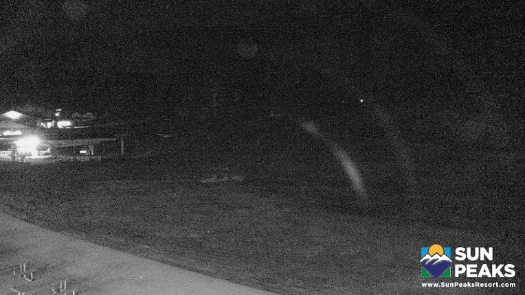 Webcam Sun Peaks: Village Day Lodge Slopeside