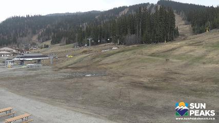 Sun Peaks: Village Day Lodge Slopeside (sunpeaksresort.com)